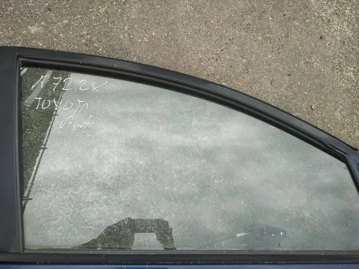 Toyota Avensis Verso (1995 - 2001) Стекло передней двери — фото 2