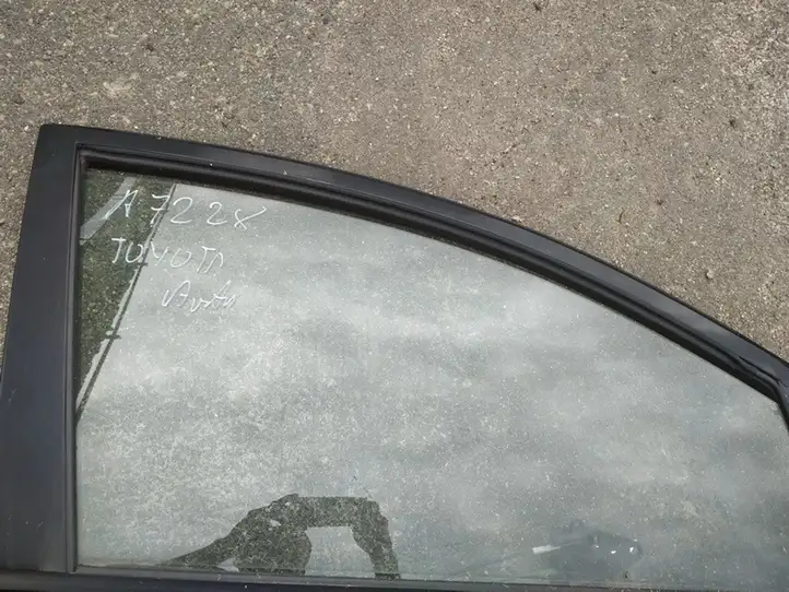 Toyota Avensis Verso (1995 - 2001) Стекло передней двери — фото 3