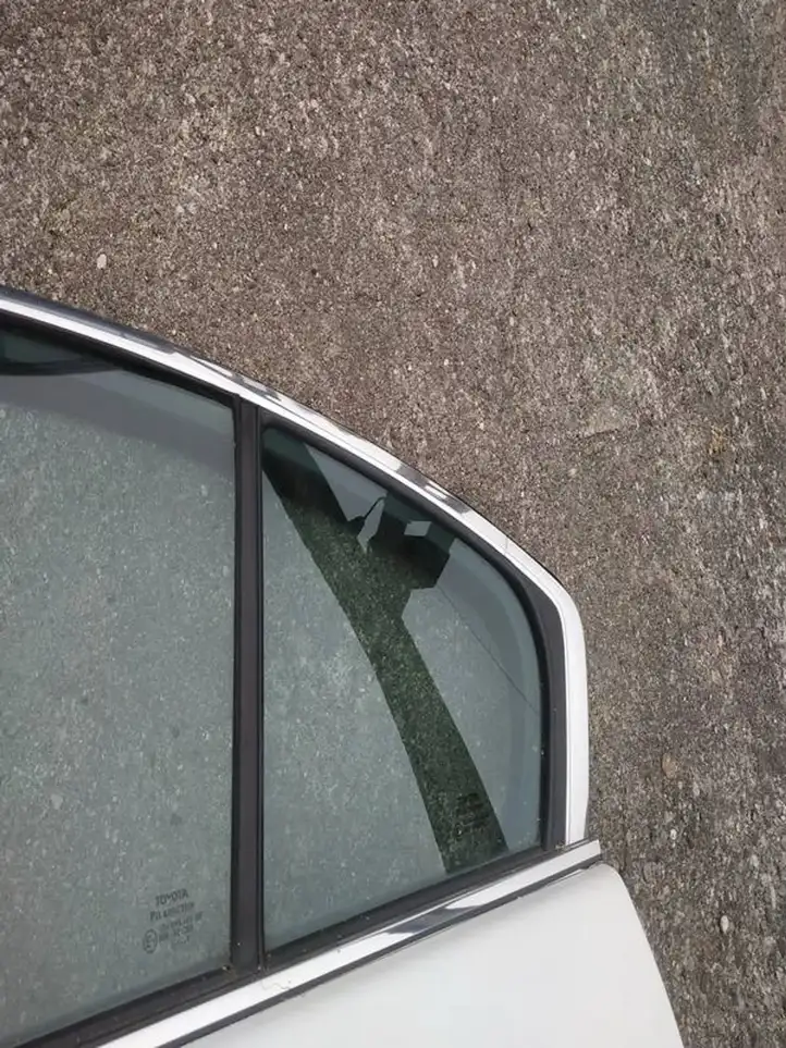Toyota Avensis T270 (2009 - 2012) Форточка двери — фото 3
