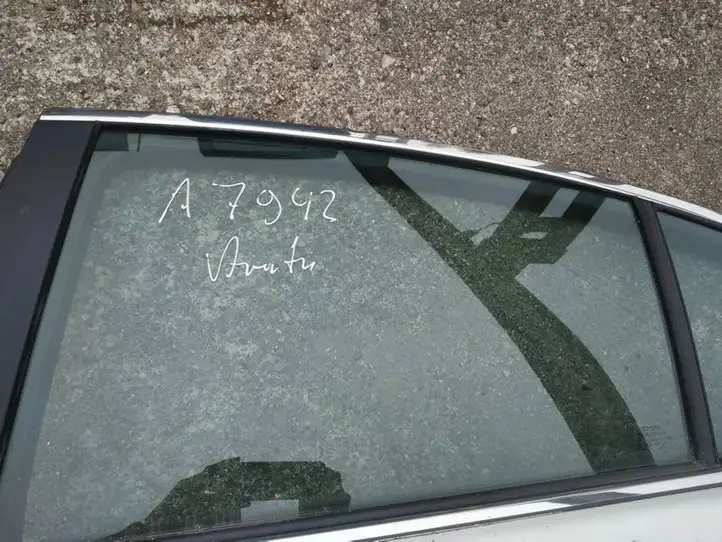 Toyota Avensis T270 (2009 - 2012) Стекло задней двери — фото 1
