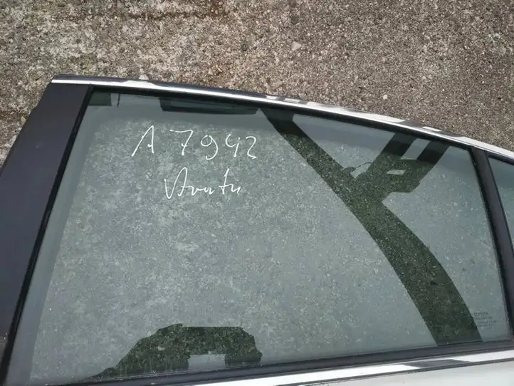 Toyota Avensis T270 (2009 - 2012) Стекло задней двери — фото 3
