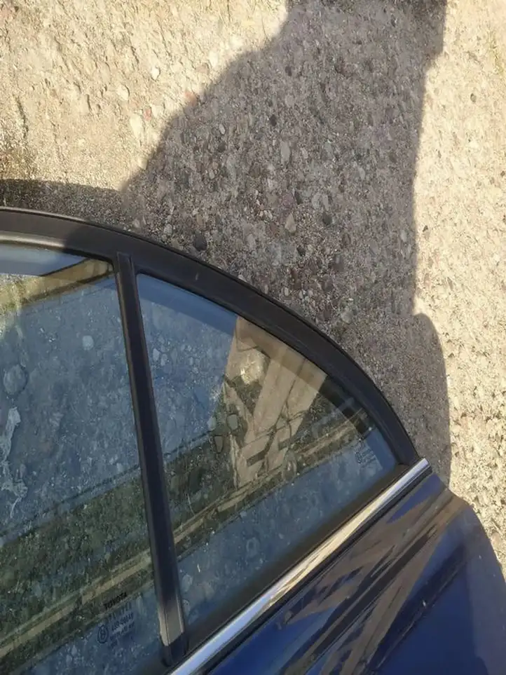 Toyota Avensis T250 (2003 - 2006) Форточка двери — фото 3