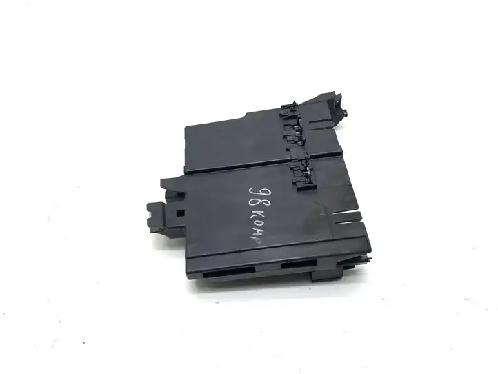 BMW 5 G30 G31 (2016 - ) 8601608 Прочие детали моторного отсека — фото 6