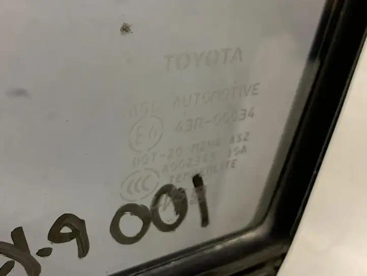 Toyota Prius (XW50) (2015 - ) 6821647010 Треугольное стекло кузова — фото 7