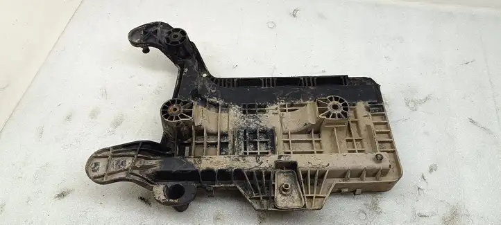 Volkswagen Touran I (2003 - 2010) 1K0915333B Ящик аккумулятора — фото 2