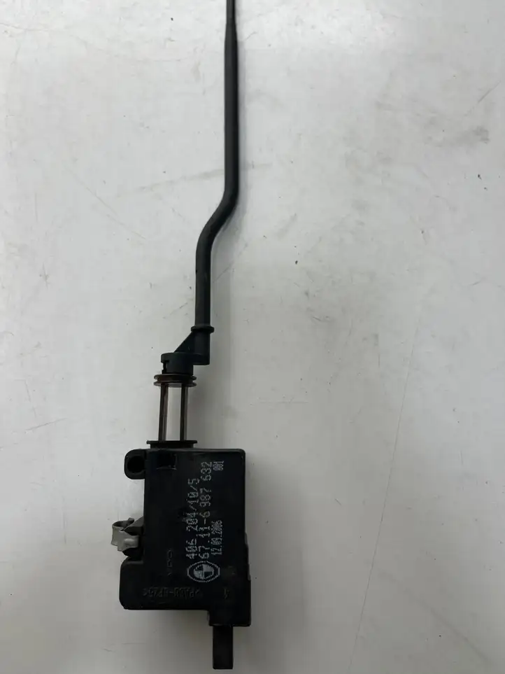 BMW 3 E90 E91 (2005 - 2012)  6987632 Двигатель центрально замка