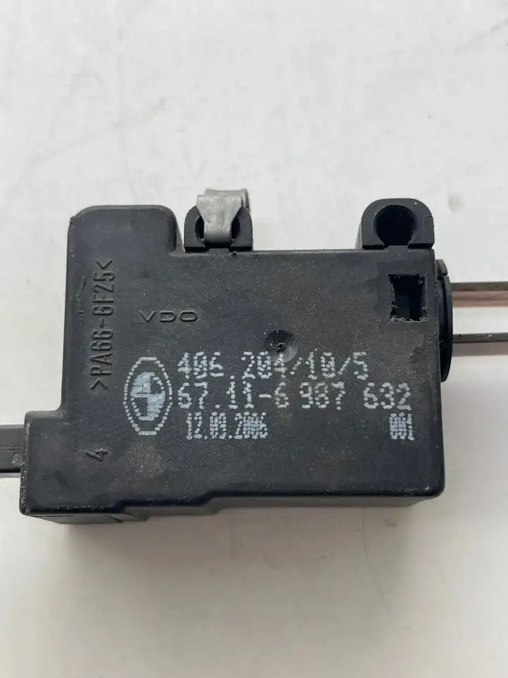 BMW 3 E90 E91 (2005 - 2012)  6987632 Двигатель центрально замка