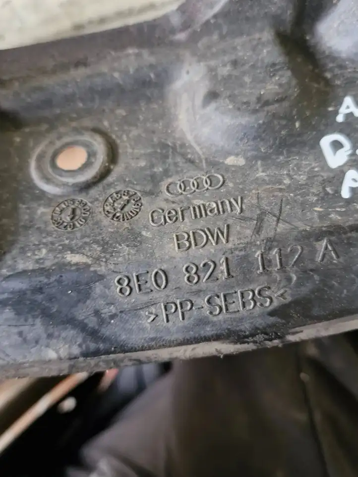 Audi A4 S4 B6 8E 8H (2000 - 2006) 8E0821112A Прочие внешние детали — фото 2