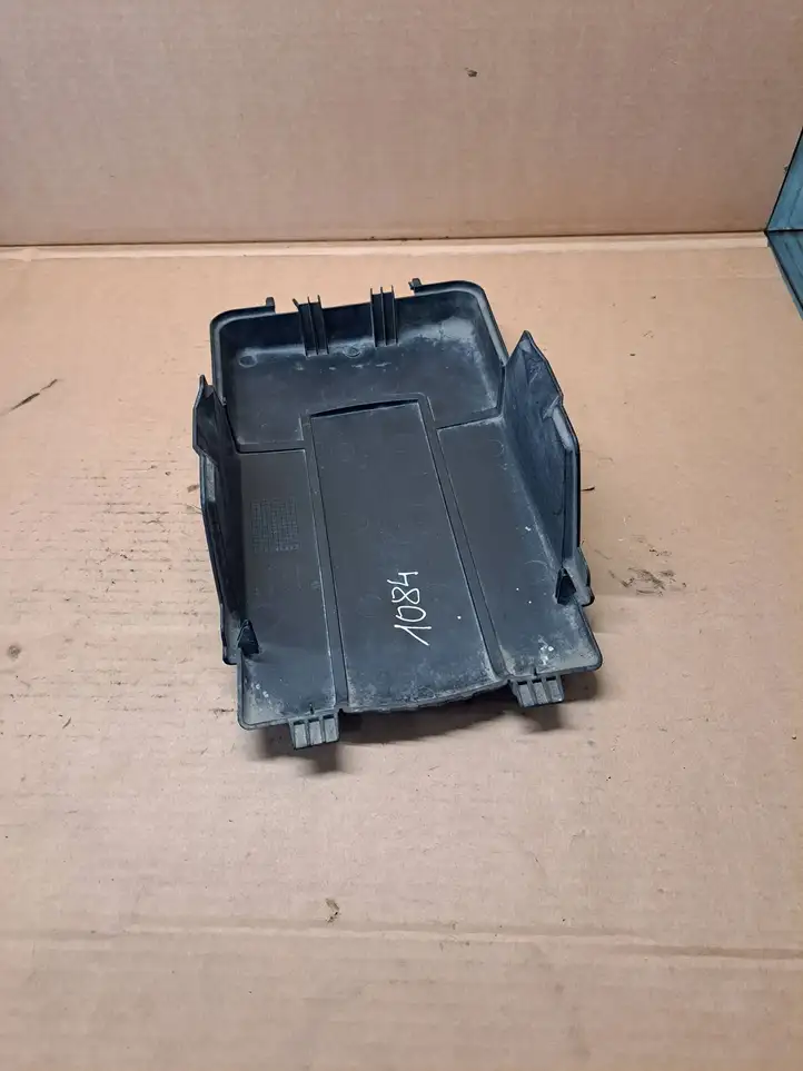 Volkswagen PASSAT B6 (2005 - 2010) 1K0915443C Крышка ящика аккумулятора — фото 3