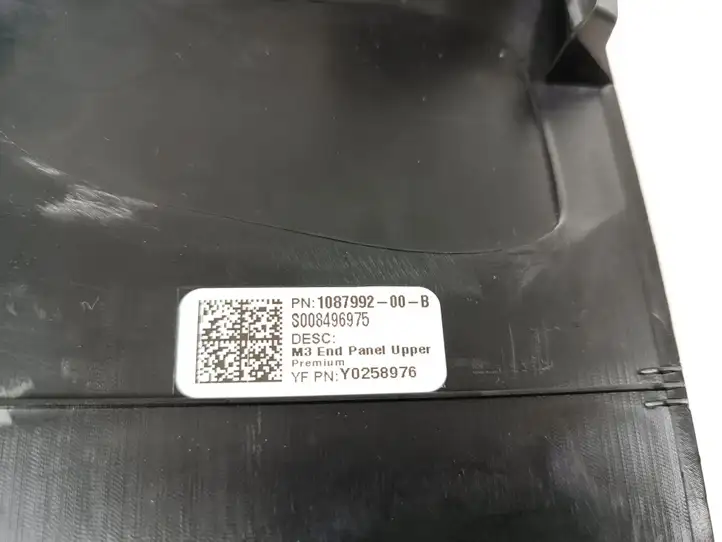 Tesla Model 3 (2017 - 2023) 108799200B Прочие детали салона — фото 3