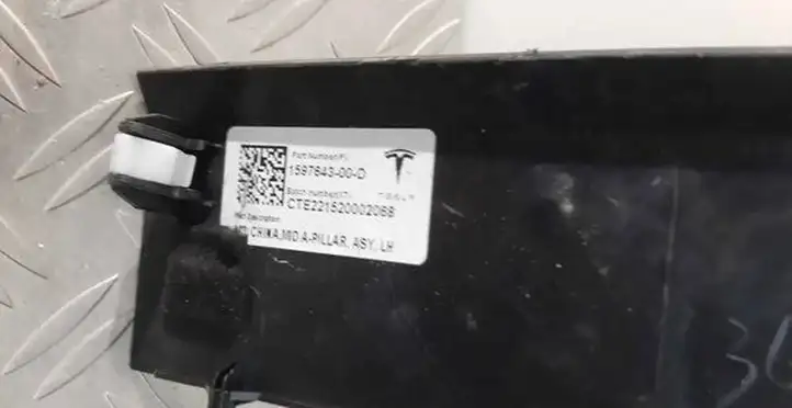Tesla Model 3 (2017 - 2023) 105764300 Прочие детали салона — фото 2