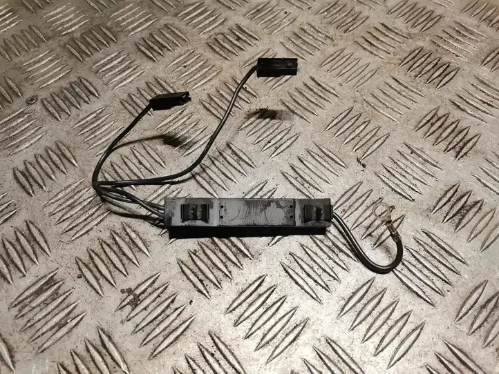 Mercedes-Benz C W203 (2000 - 2007) 2038209489 Усилитель антенны — фото 3